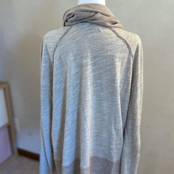 Free People Women's Cream Cocoon Cowl Pullover top - Picture 6 of 11